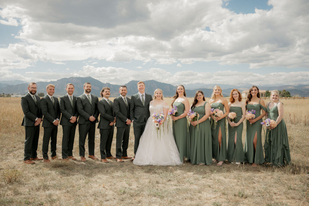Couple with bridesmaids and groomsmen