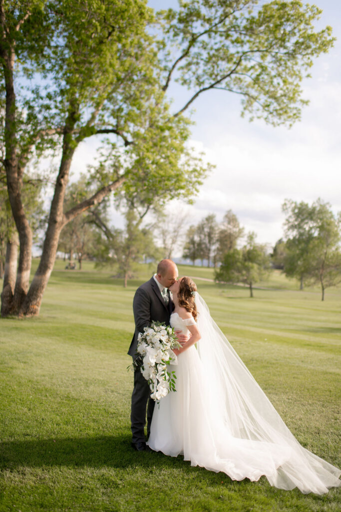 Anna and Patrick kissing